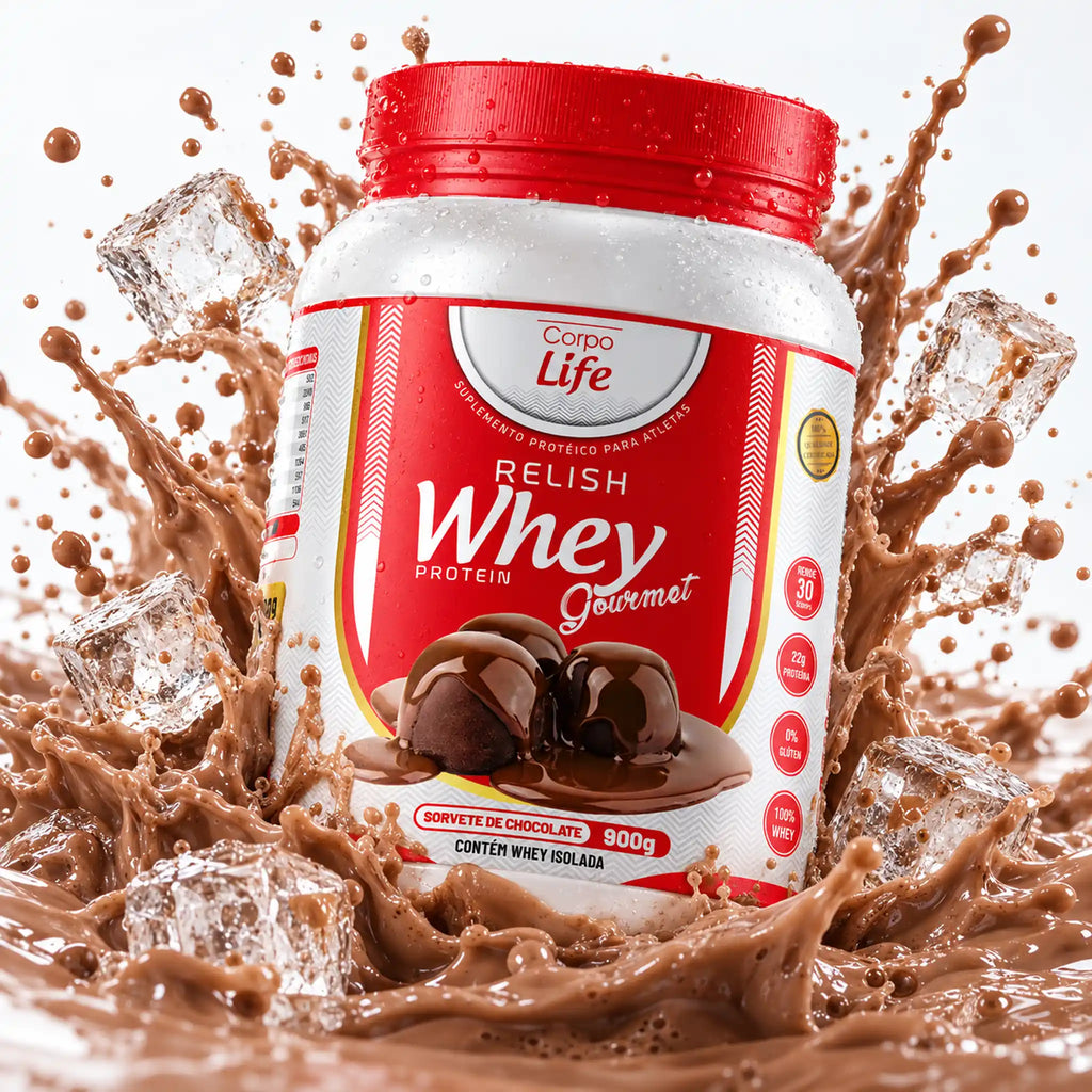 Pote de Relish Whey sabor Chocolate em um splash de shake cremoso com gelo