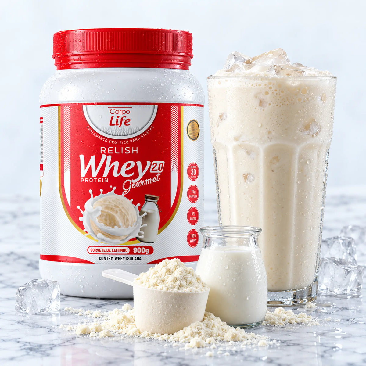 Pote de Relish Whey sabor Leitinho 2.0 ao lado de shake gelado com leite em pó