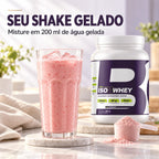 Shake gelado de whey isolado Iso4Whey 4Body preparado com 200ml de água gelada